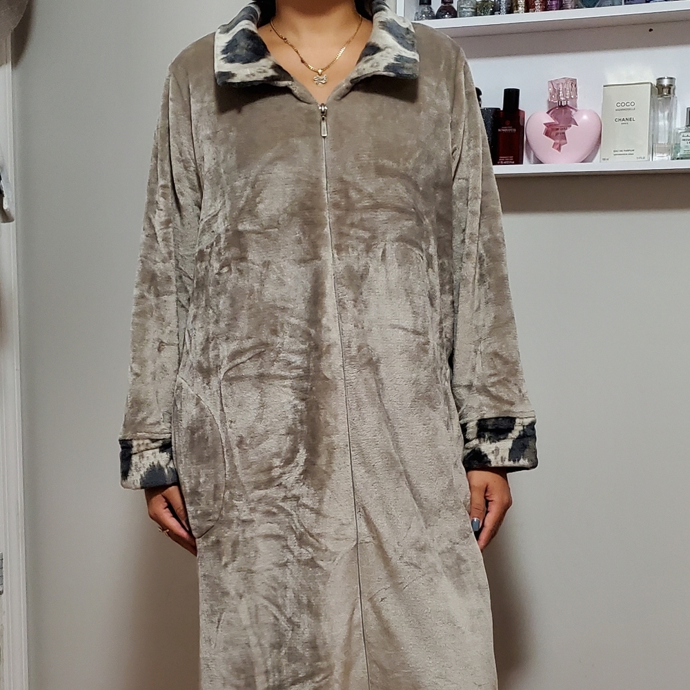 Signature Stanherman zippered Robe size 1X